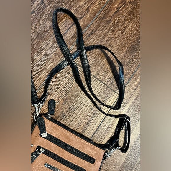 Stone Mountain USA, LLC crossbody bag. Bonus wristlet strap. Black & tan. - Picture 7 of 16